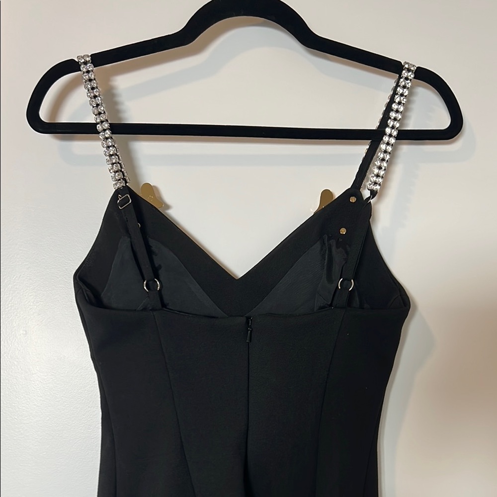 Area Elegant Black Dress with Gold Accents - Picture 3 of 7